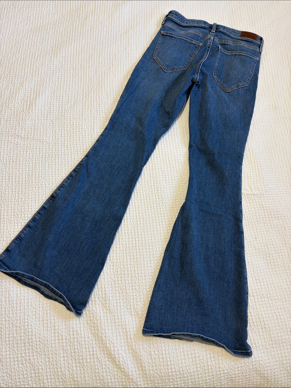 Hollister high rise flare jeans size 27 - Picture 2 of 10